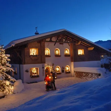 Haus Lukasser شقة