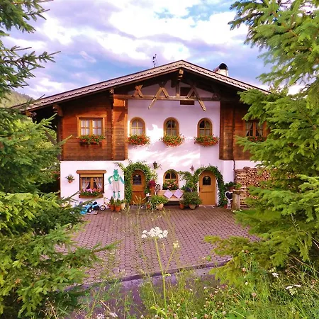 Haus Lukasser * ريث باي سيفيلد